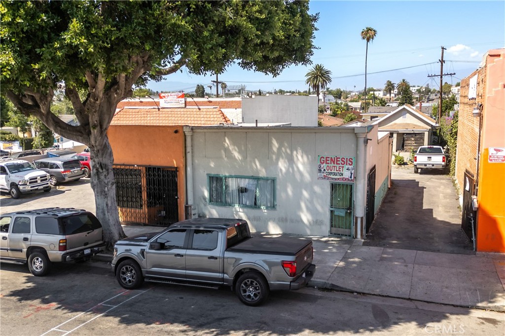 2813 E Cesar Chavez Avenue Property Photo 2