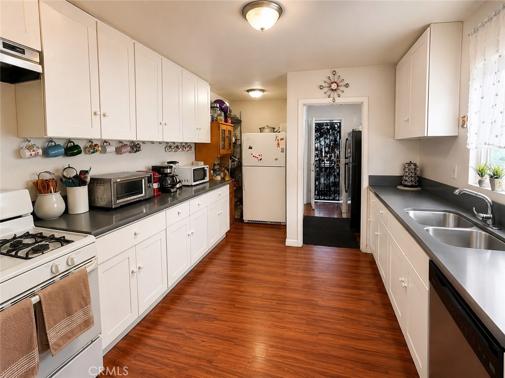 1425 W Gage Avenue Property Photo 6