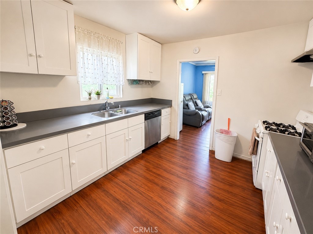 1425 W Gage Avenue Property Photo 7