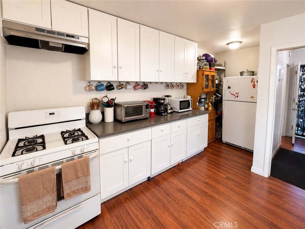 1425 W Gage Avenue Property Photo 9