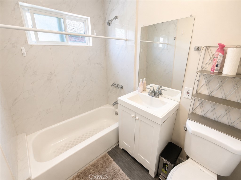 1425 W Gage Avenue Property Photo 12