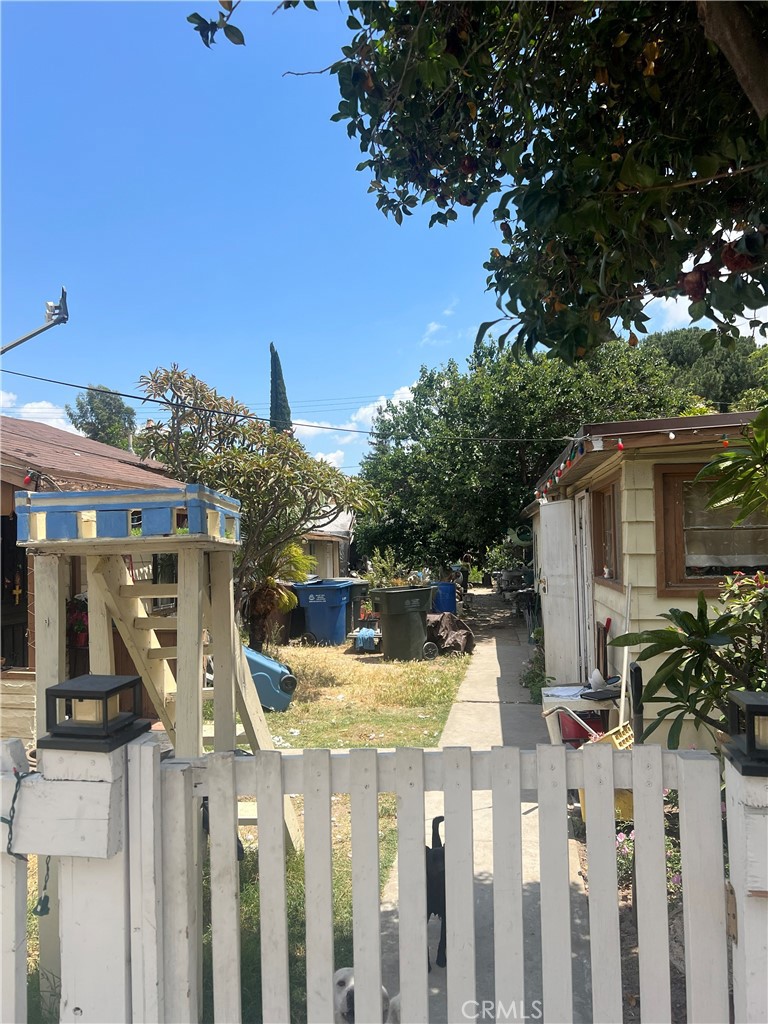 4308 Fandon Property Photo 3