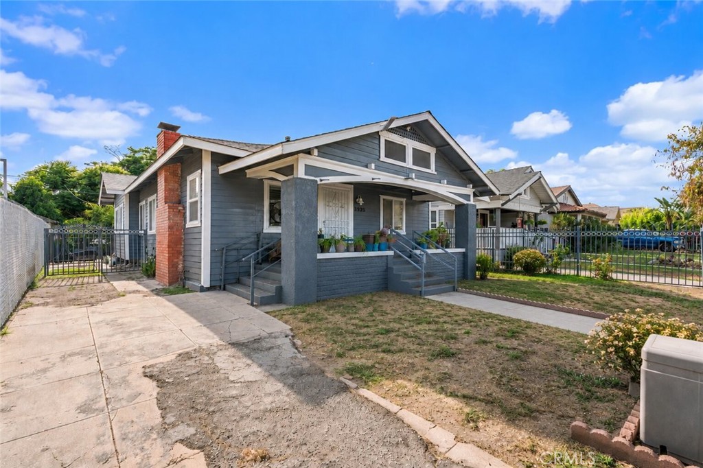 3935 S Harvard Boulevard Property Photo 1