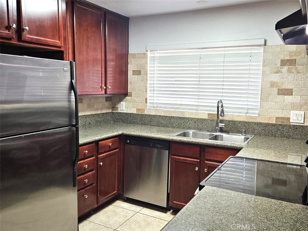 12805 18 Mapleview Property Photo 2