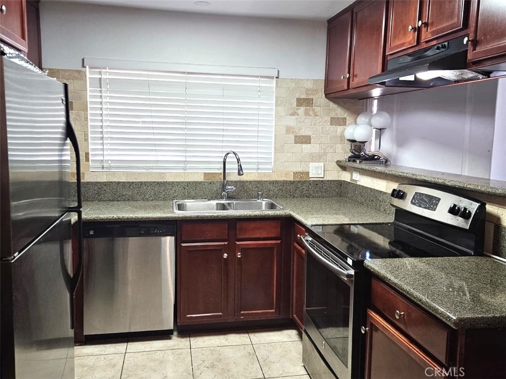 12805 18 Mapleview Property Photo 3