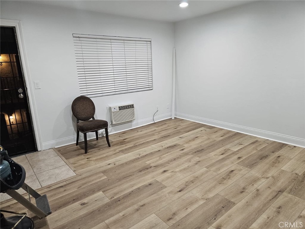 12805 18 Mapleview Property Photo 7