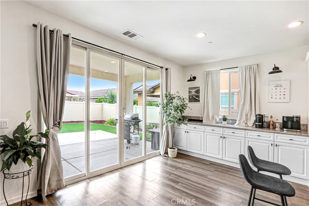29150 Sunforest Property Photo 4