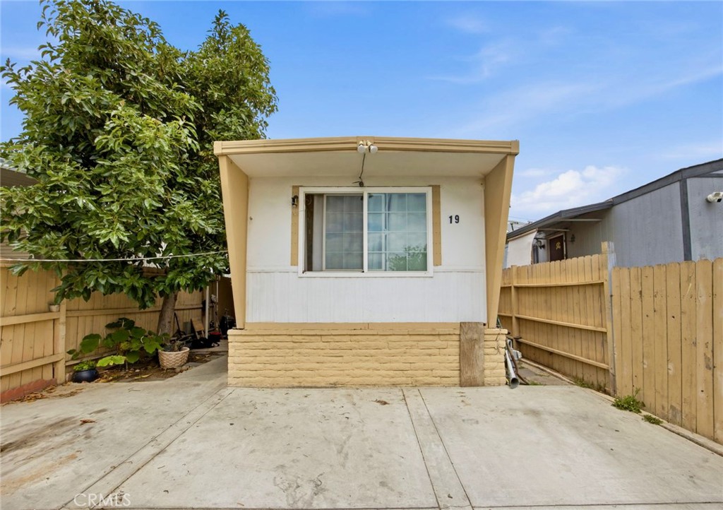 5803 Mission Blvd Property Photo 1