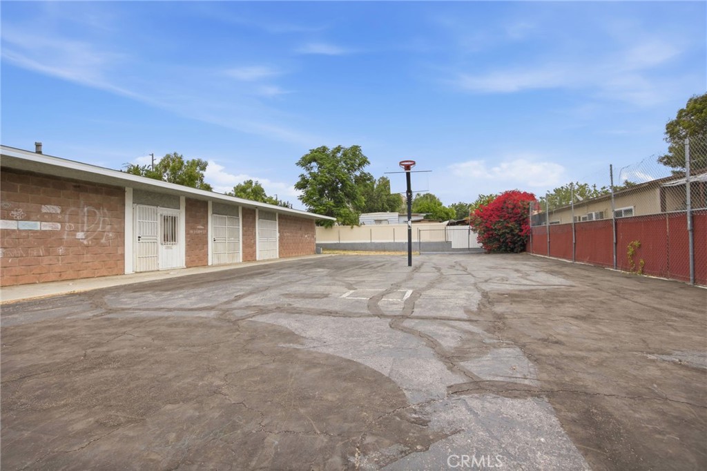 5803 Mission Blvd Property Photo 17