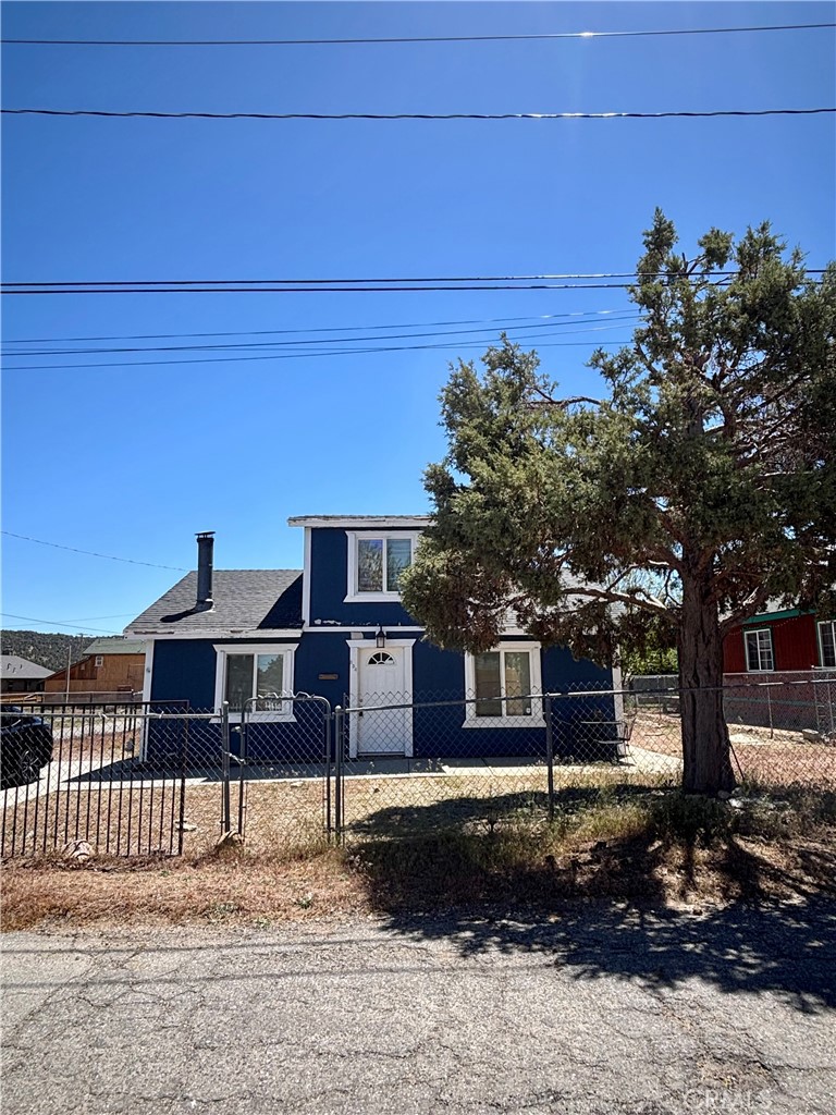 854 Fir Property Photo 2