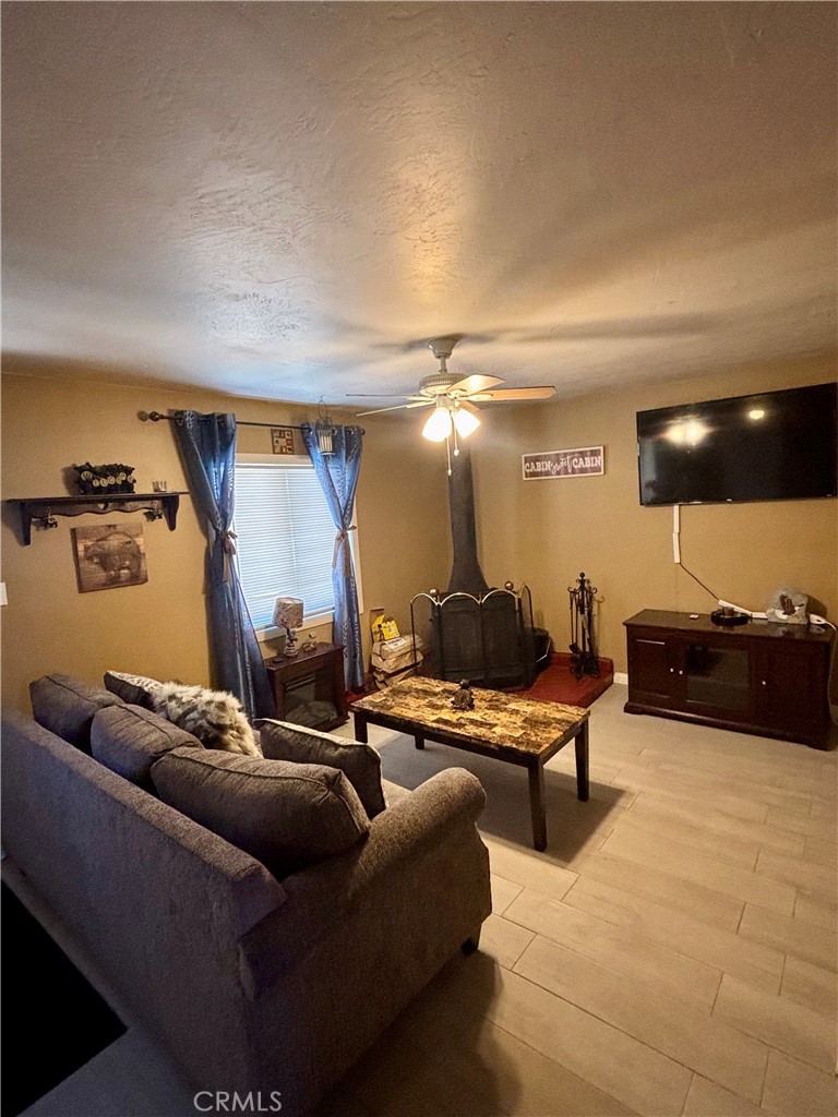 854 Fir Property Photo 4
