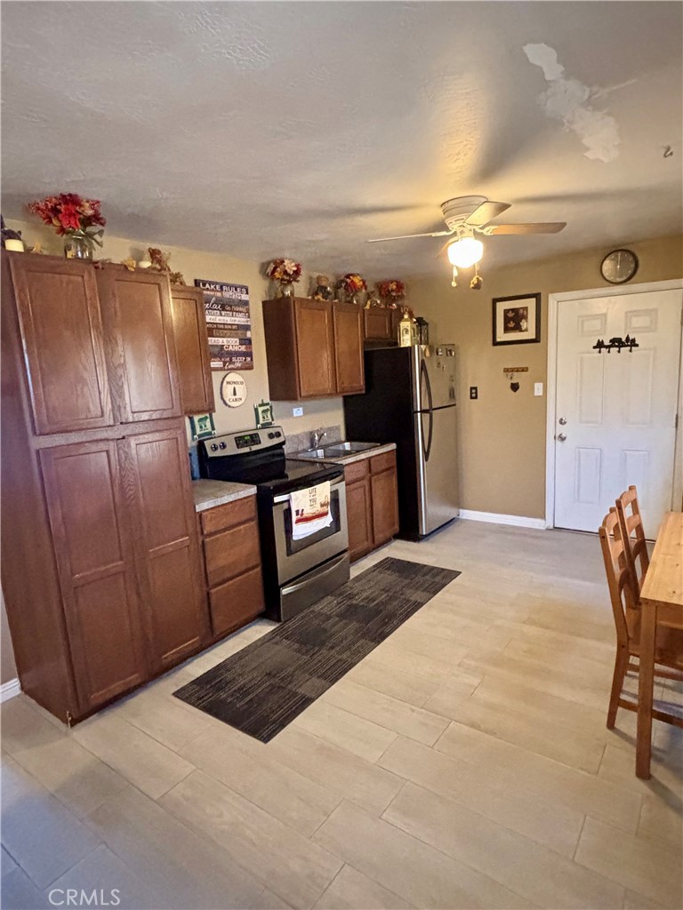 854 Fir Property Photo 6