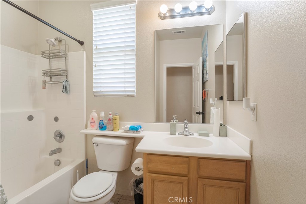 984 Queen Annes Property Photo 7