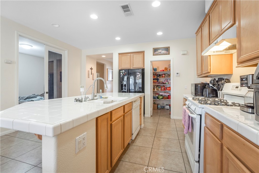 984 Queen Annes Property Photo 19