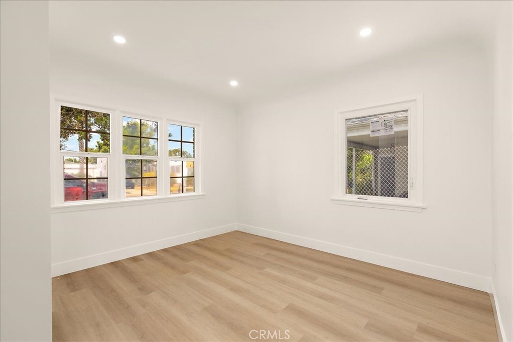 1218 N Spring Avenue Property Photo 16