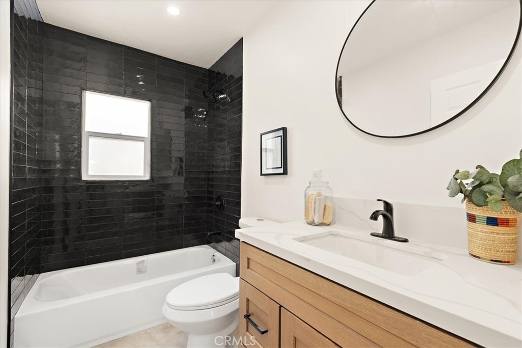 1218 N Spring Avenue Property Photo 18