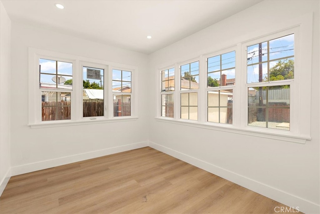 1218 N Spring Avenue Property Photo 24