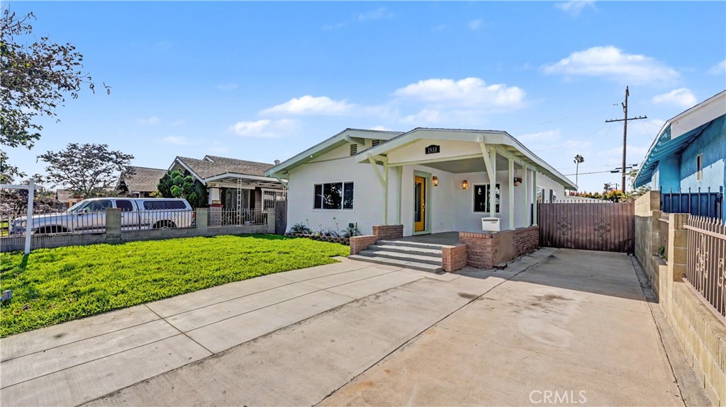1933 W 43rd Place Property Photo 3