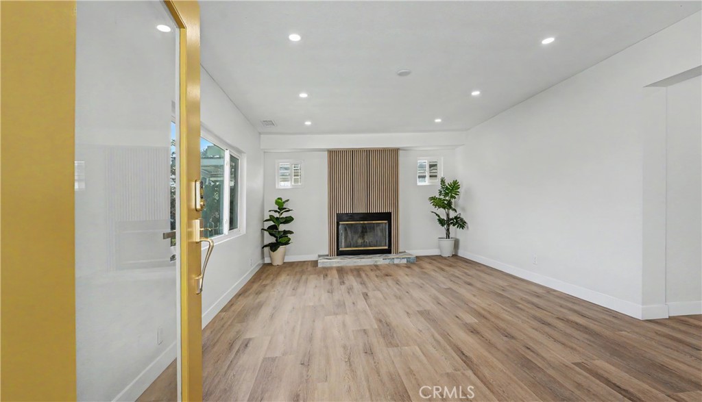 1933 W 43rd Place Property Photo 8