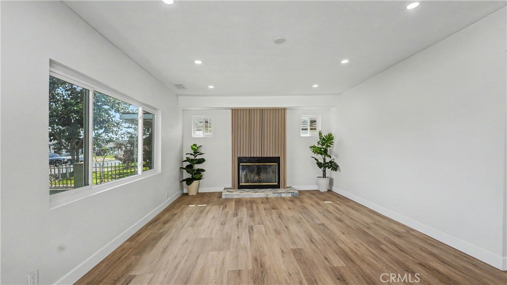 1933 W 43rd Place Property Photo 10