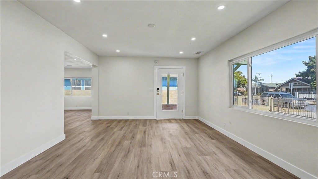 1933 W 43rd Place Property Photo 12
