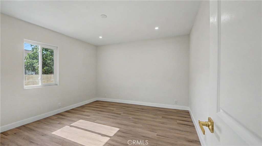 1933 W 43rd Place Property Photo 32