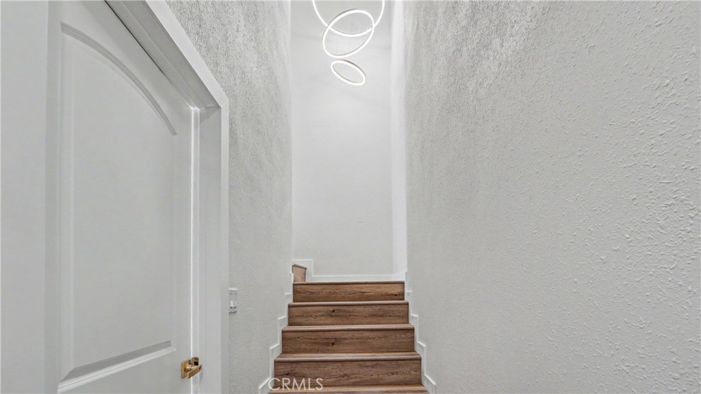1933 W 43rd Place Property Photo 37