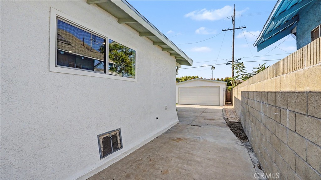 1933 W 43rd Place Property Photo 47