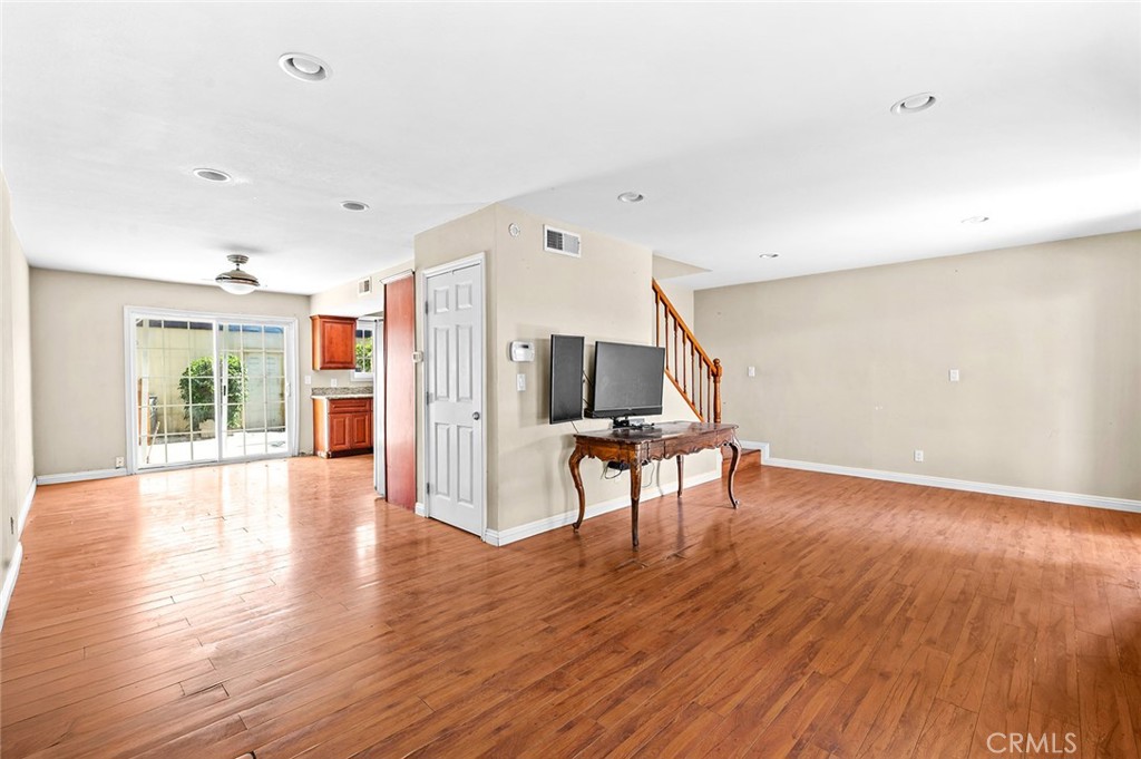 1804 W Glenoaks Avenue Property Photo 4