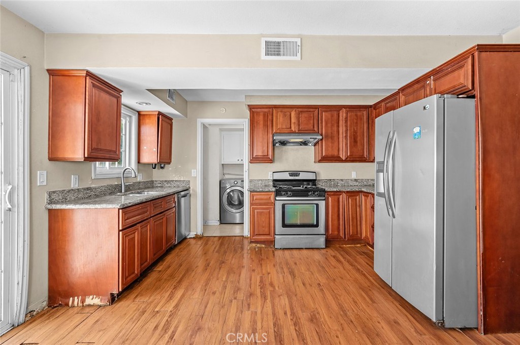 1804 W Glenoaks Avenue Property Photo 6