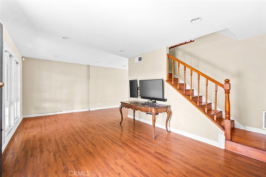1804 W Glenoaks Avenue Property Photo 7