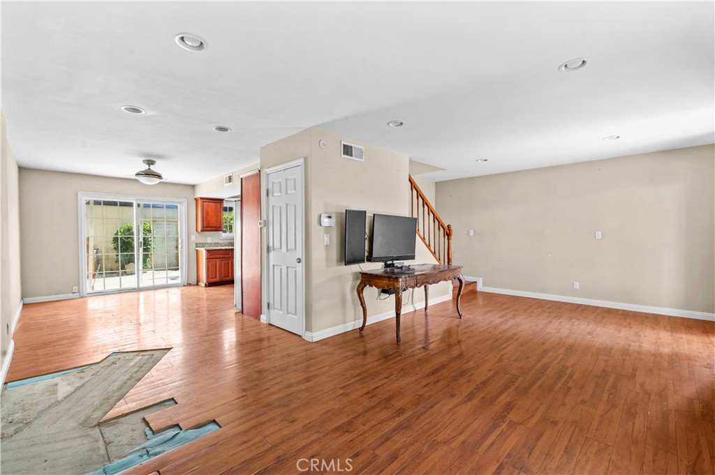 1804 W Glenoaks Avenue Property Photo 8