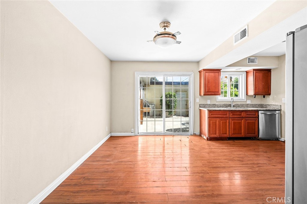 1804 W Glenoaks Avenue Property Photo 9