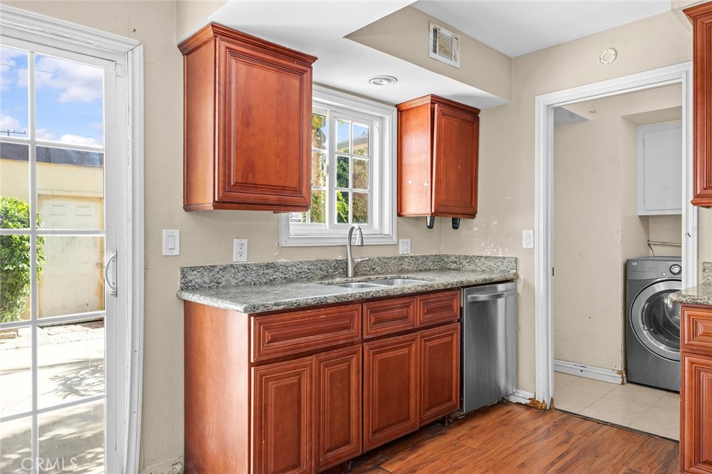 1804 W Glenoaks Avenue Property Photo 10