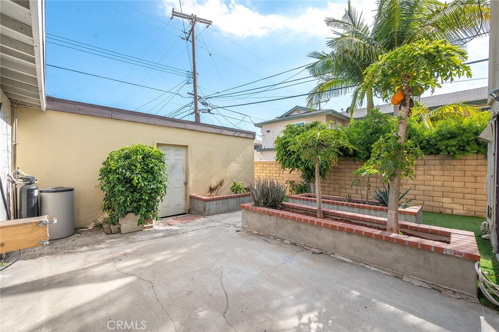1804 W Glenoaks Avenue Property Photo 24