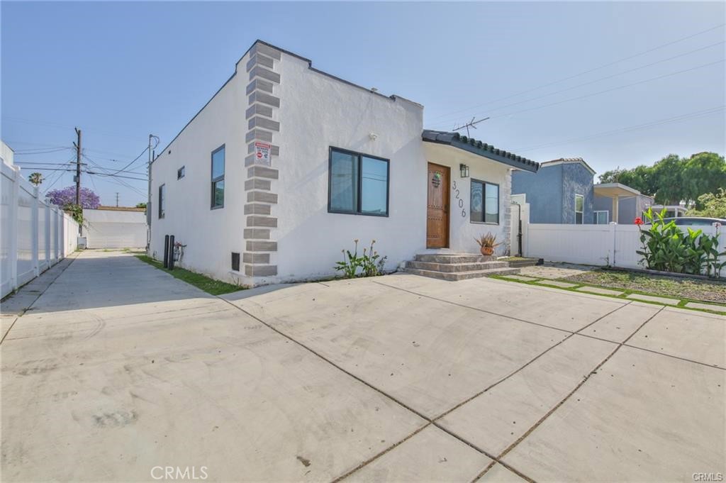 3206 W 59th Street Property Photo 1