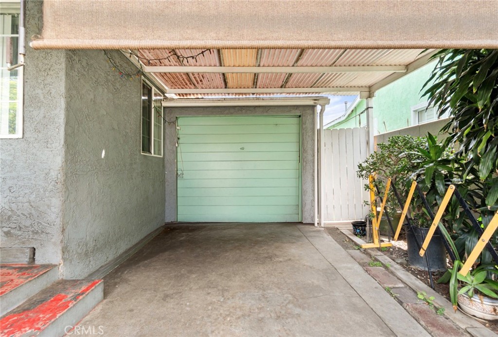 1818 N Rose Property Photo 4