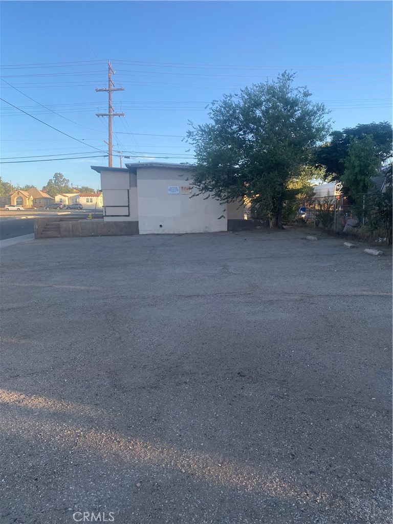 200 S 1st Property Photo 3