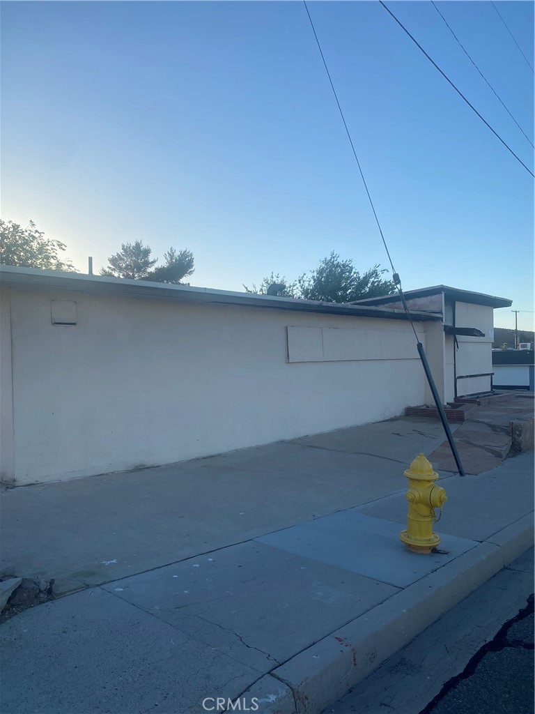 200 S 1st Property Photo 5