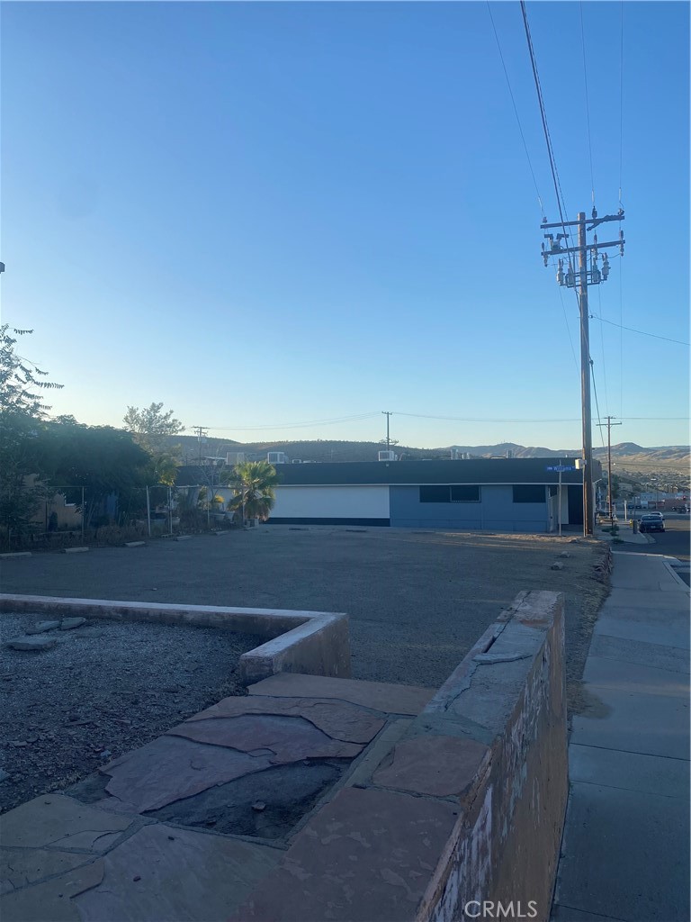 200 S 1st Property Photo 6
