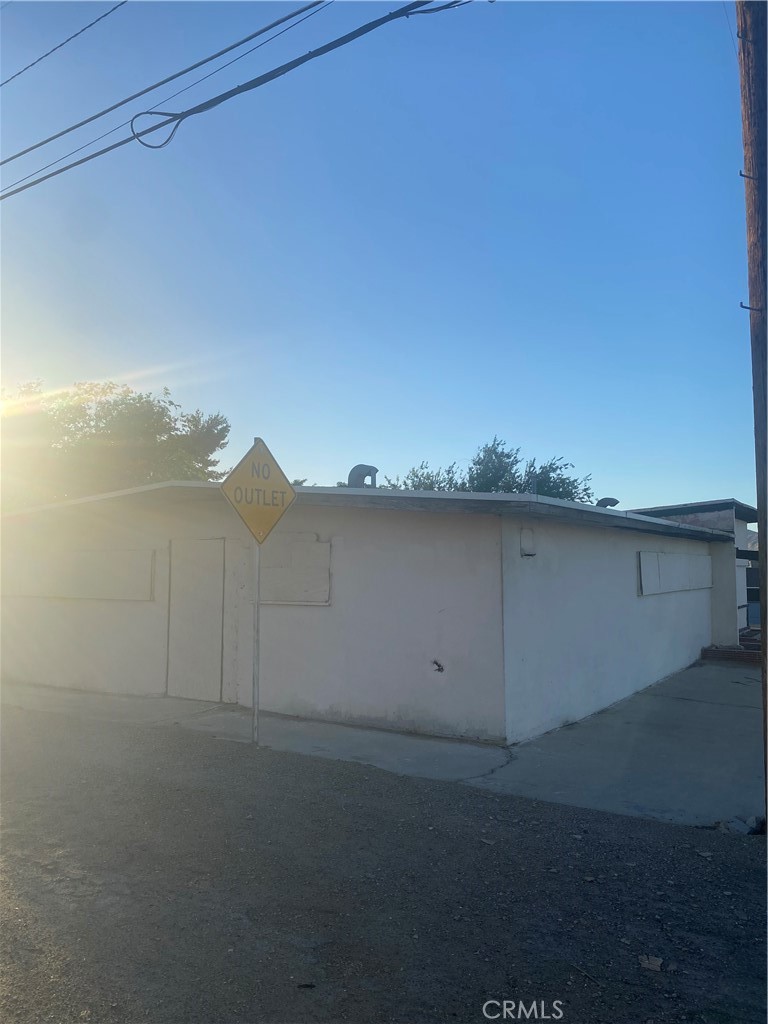 200 S 1st Property Photo 7
