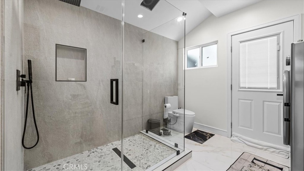 8109 Greenbush Avenue Property Photo 15