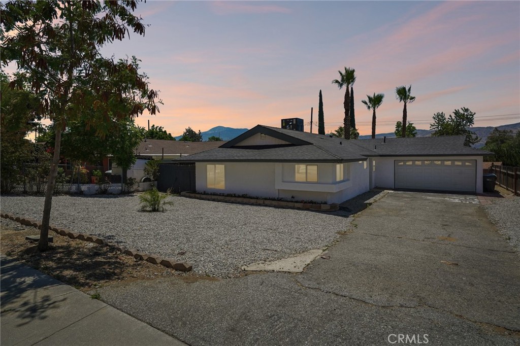 546 W Indian School Lane Property Photo 2