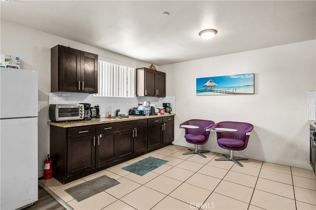 844 W 78th Street Property Photo 3