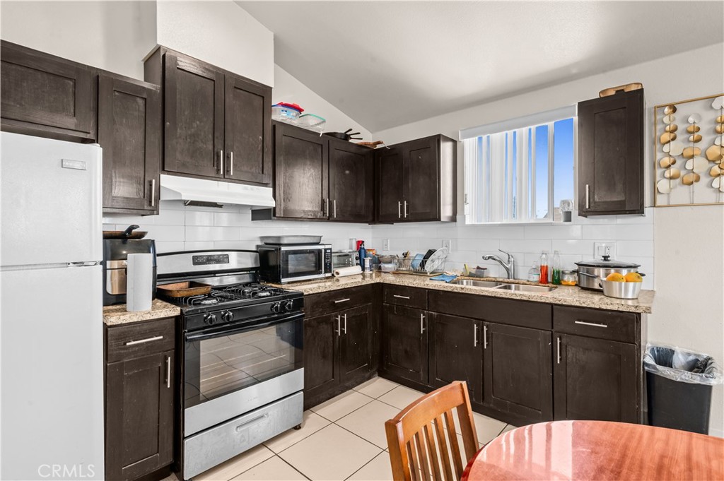 844 W 78th Street Property Photo 26