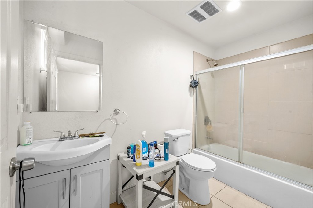 844 W 78th Street Property Photo 32