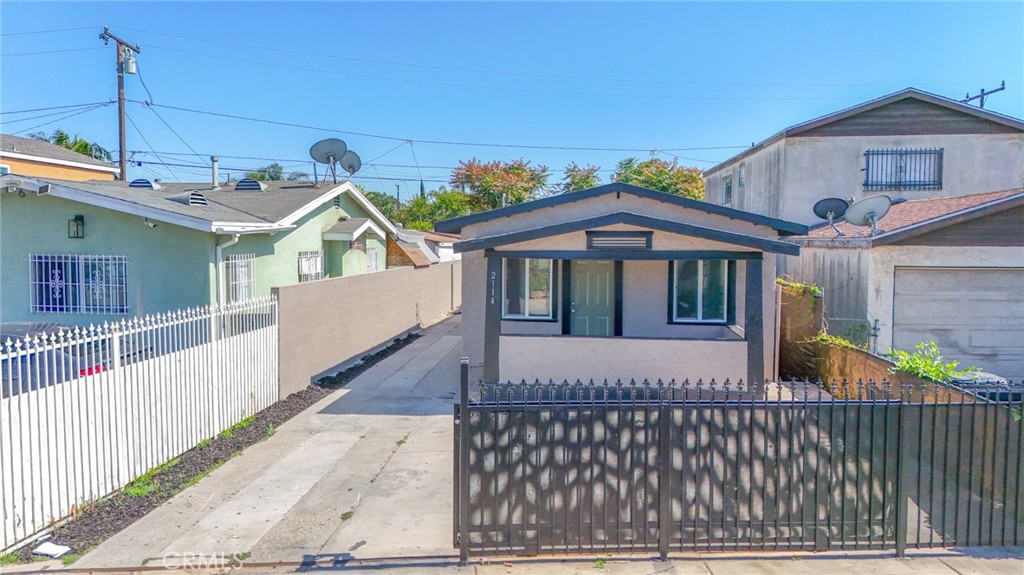 2114 E Knopf Property Photo 2