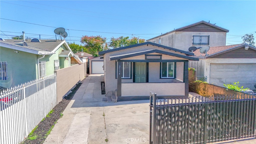 2114 E Knopf Property Photo 3