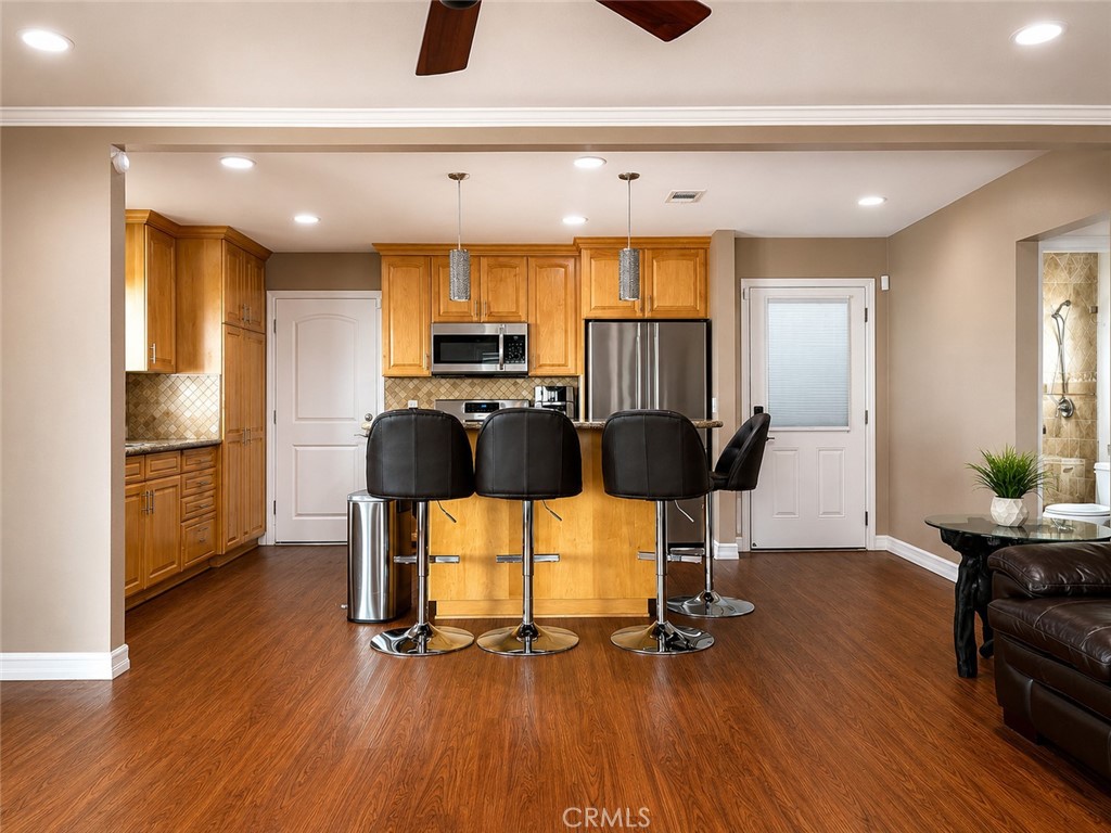 811 E Saint James Avenue Property Photo 3