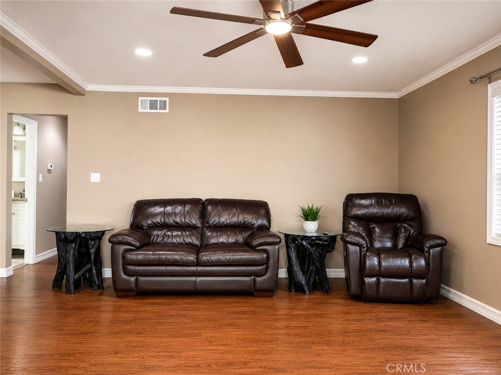 811 E Saint James Avenue Property Photo 4